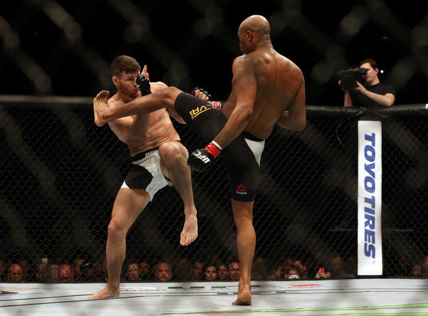 Anderson Silva przegrał z Michaelem Bispingiem po brutalnej walce na UFC w Londynie