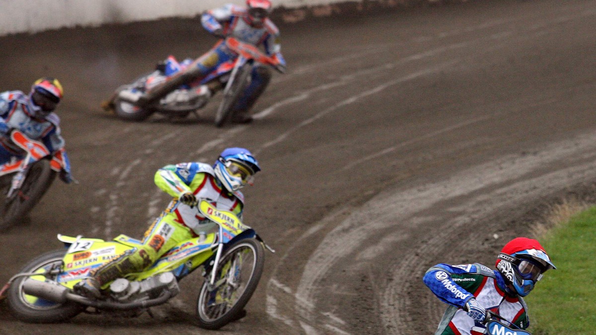 Tomasz Gapiński przyczynił się do wygranej Włókniarza Częstochowa nad niepokonanym dotąd Unibaxem Toruń. Drużyna spod Jasnej Góry triumfowała 50 - 40. Gapiński zdobył 8 punktów, wygrywając swoje dwa pierwsze wyścigi.