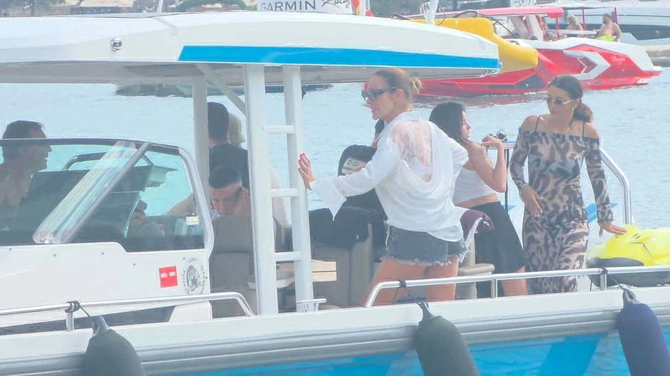 Milena Kačavenda paparaco