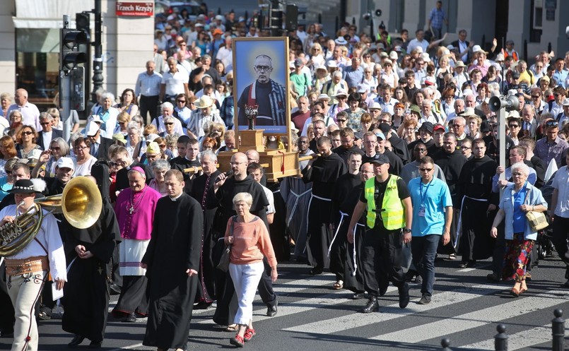 Procesja z relikwiami św. Maksymiliana Kolbego