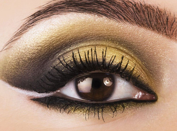 Złoto i metal - nowe trendy w makijażu