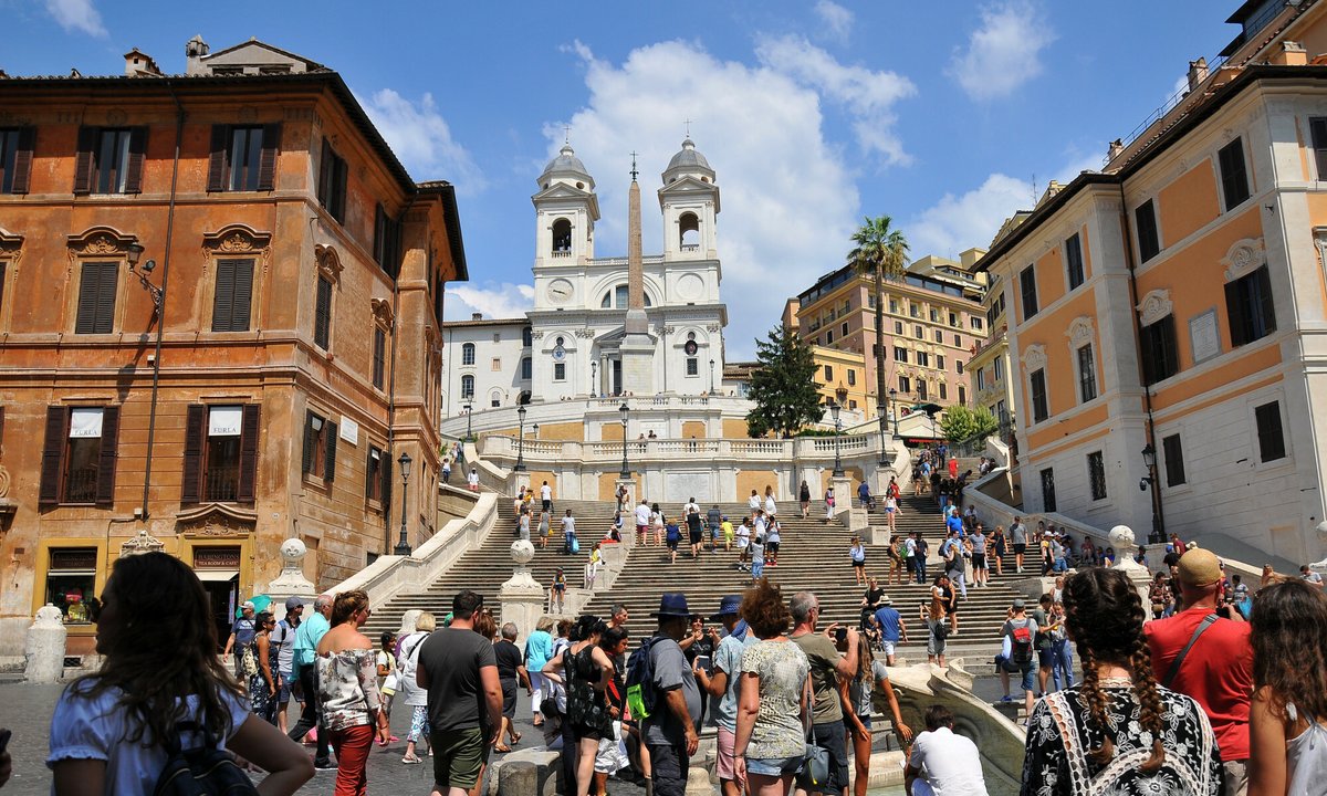 Włoska policja ostrzega turystów. Powróciła popularna metoda oszukiwania