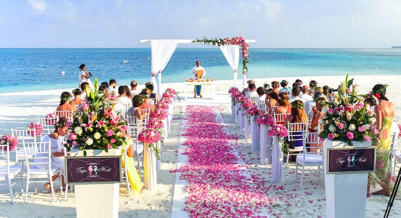 Daytime beach wedding ceremony [Image: Asad Photo Maldives]