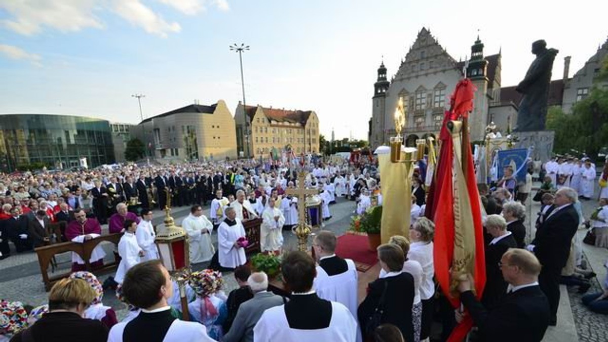 Jutro wieczorem z kościoła św. Floriana na Jeżycach na Plac Mickiewicza wierni przejdą w procesji Najświętszego Serca Pana Jezusa. Między godz. 18 a 20:30 wprowadzone zostaną zmiany w organizacji ruchu.