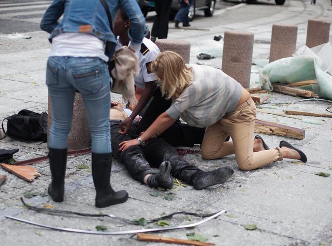 Pomoc rannym po eksplozji w Oslo