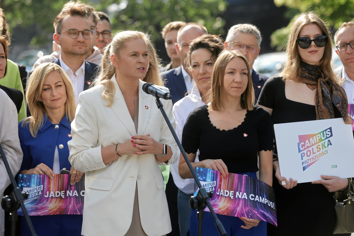 Dwóch autorów wykreślnych z nowej listy lektur. Minister Nowacka ujawnia szczegóły