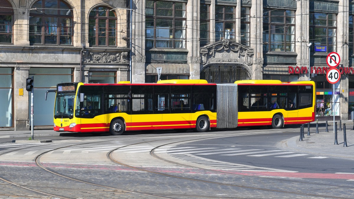 Kierowca MPK we Wrocławiu zatrzymał się i wysadził pasażerów