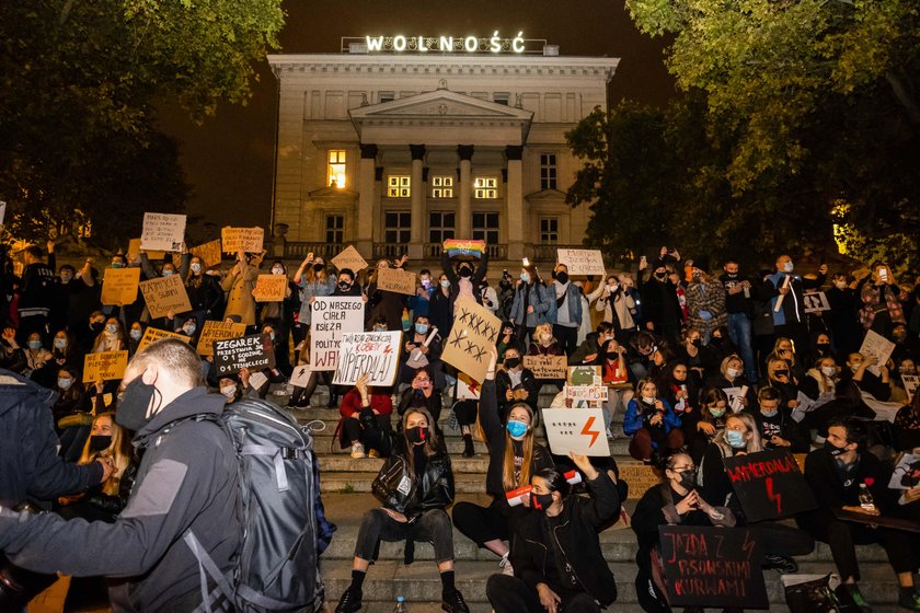 Poznań: 21-latka pobita podczas manifestacji Strajku Kobiet