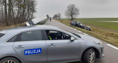 Czołowe zderzenie z busem. Pięć osób w szpitalu