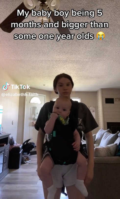 Elizabeth so svojím synčekom šokuje internet.