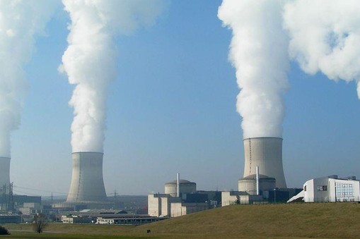 elektrownia atomowa kominy dymią