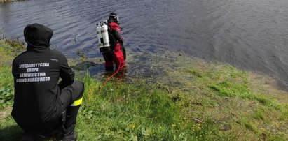 Tragedia nad Bugiem. Auto stoczyło się do rzeki. Chwilę wcześniej policja otrzymała przerażający telefon [ZDJĘCIA]