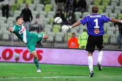 T-Mobile Ekstraklasa: Cudowny gol Grzelczaka. Remis w Gdańsku. WIDEO