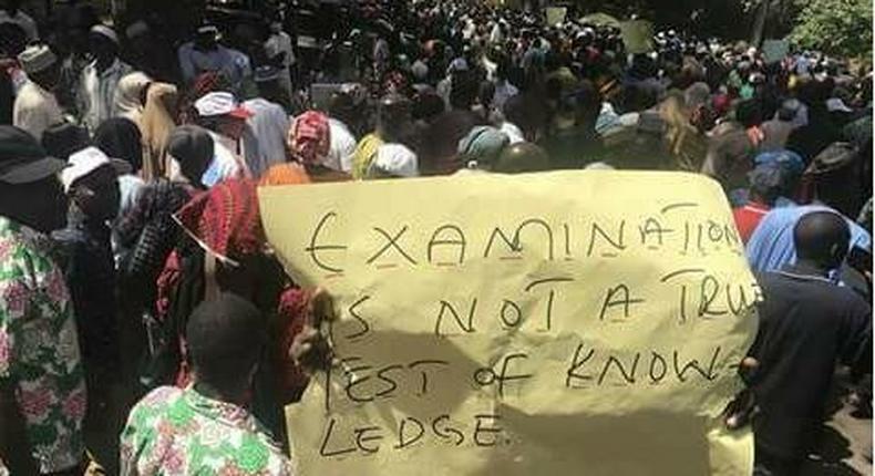 The placard of Kaduna state teacher protesting. The statement on the placard says a lot of what is wrong with Nigeria