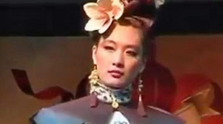 Csokiba öltöztették a modelleket Kínában