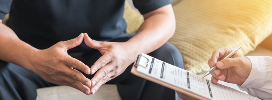 Wzrost liczby pacjentów w klinikach psychologicznych potwierdza niepokojące światowe statystyki dotyczące problemów ze zdrowiem psychicznym, które już przed wybuchem epidemii koronawirusa SARS-CoV-2 były dramatyczne, a obecna sytuacja epidemiologiczna znacznie je pogorszy.