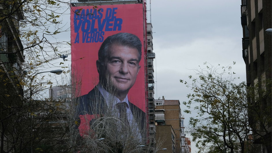 Joan Laporta na jednym z ogromnych bilboardów wyborczych