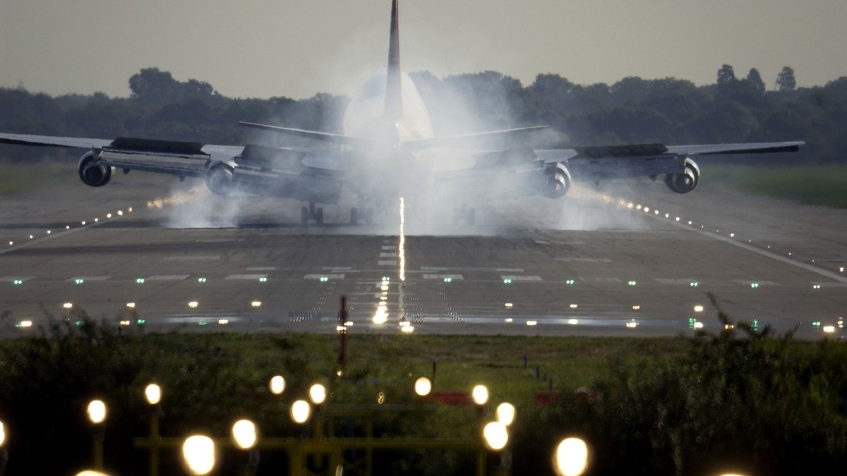 avion na pisti, ilustracija