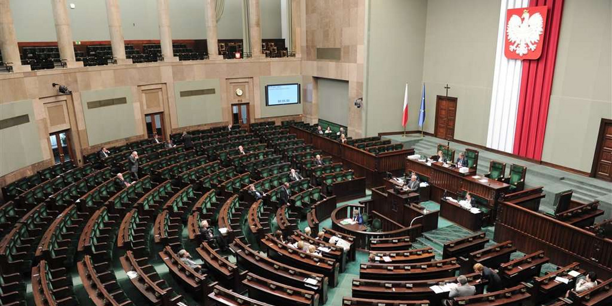 Dwie pensje za nic! Tak się powodzi w Sejmie