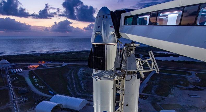 spacex crew dragon spaceship falcon 9 rocket demo2 demo 2 mission launchpad lc39a kennedy space center ksc may 23 2020 elon musk twitter EYzhy0AU8AAJxRa