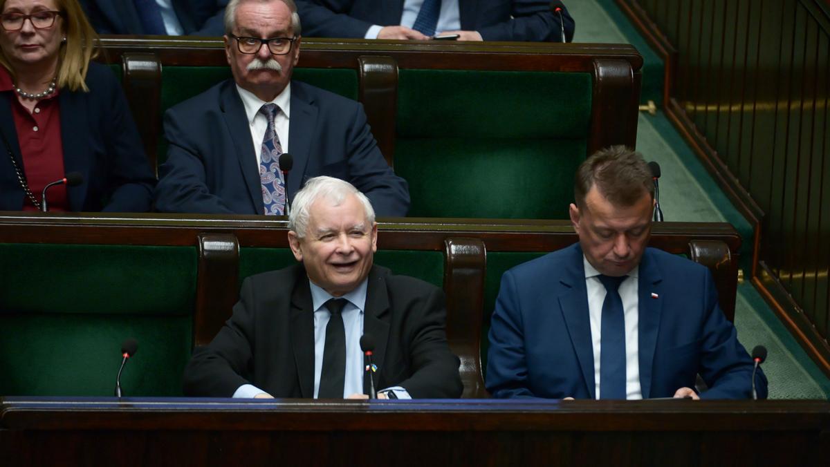 Jarosław Kaczyński i Mariusz Błaszczak w Sejmie