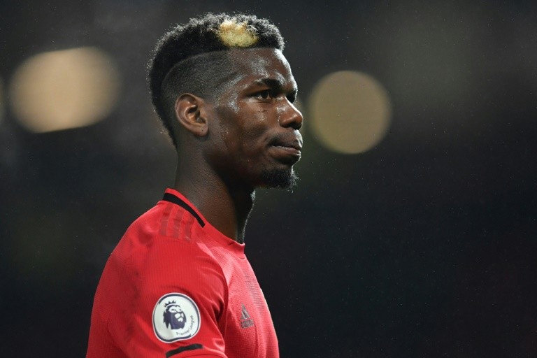 Le milieu de terrain français Paul Pogba