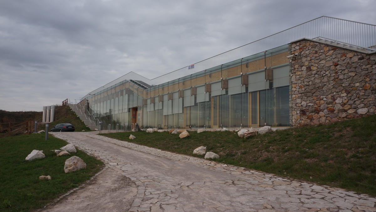 Zwiedzanie rezerwatów geologicznych oraz Centrum Geoedukacji, tworzących Geopark w Kielcach, będzie łatwiejsze dzięki mobilnemu przewodnikowi na smartfony i tablety. Aplikacja zostanie udostępniona turystom w ciągu dwóch tygodni.