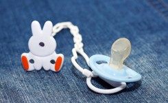 Jaki smoczek wybrać dla noworodka? Ekspert radzi