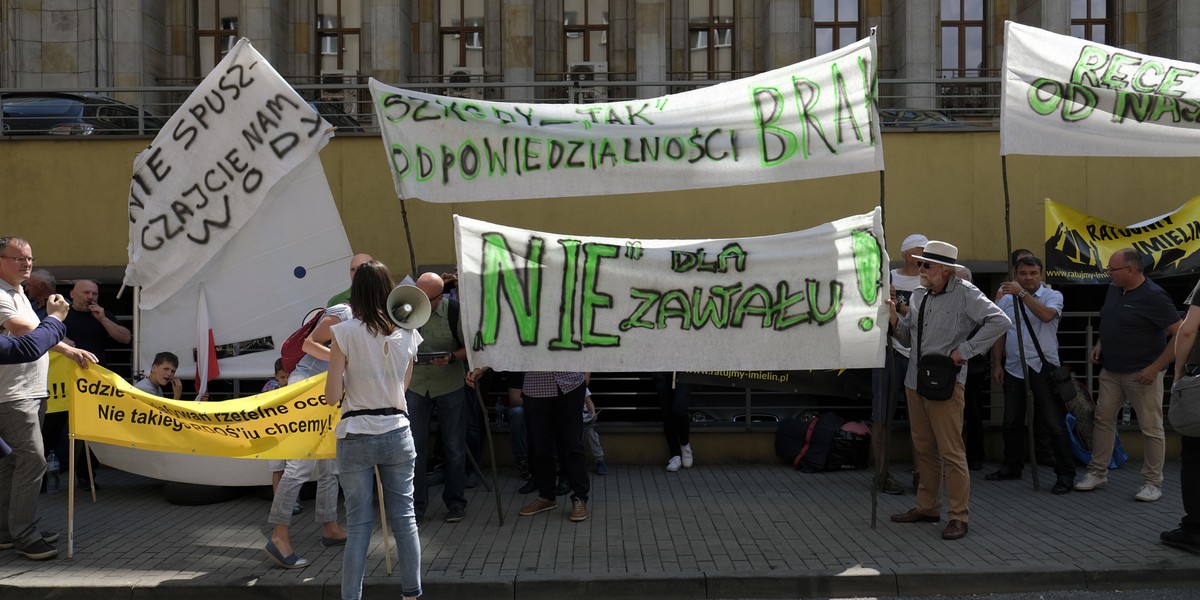 Mieszkańcy protestowali pod RDOŚ w Katowicach przeciwko fedrowaniu k KWK Piast-Ziemowit pod ich domami