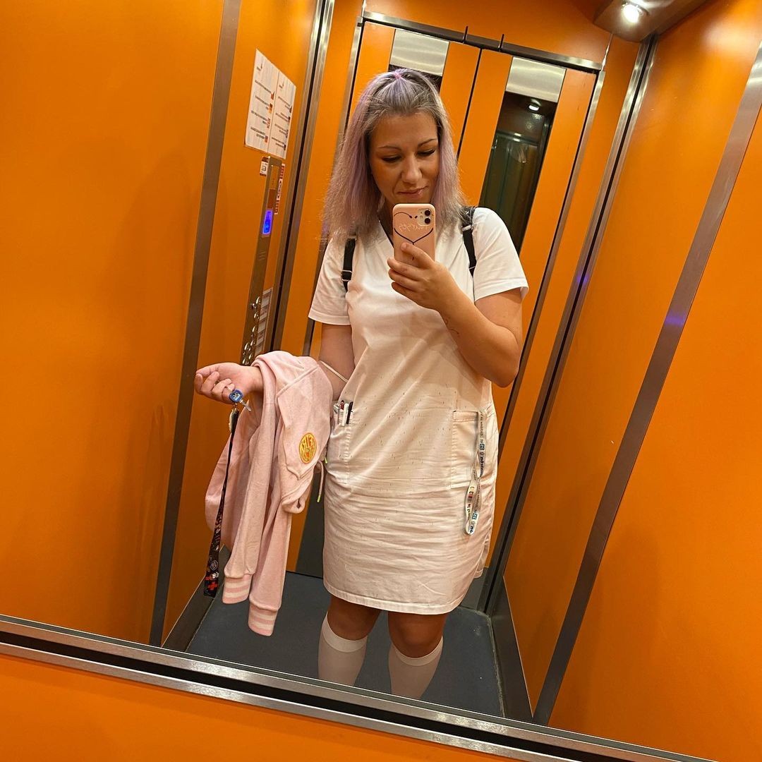 Klára účinkovala v klipe Ewy Farnej.