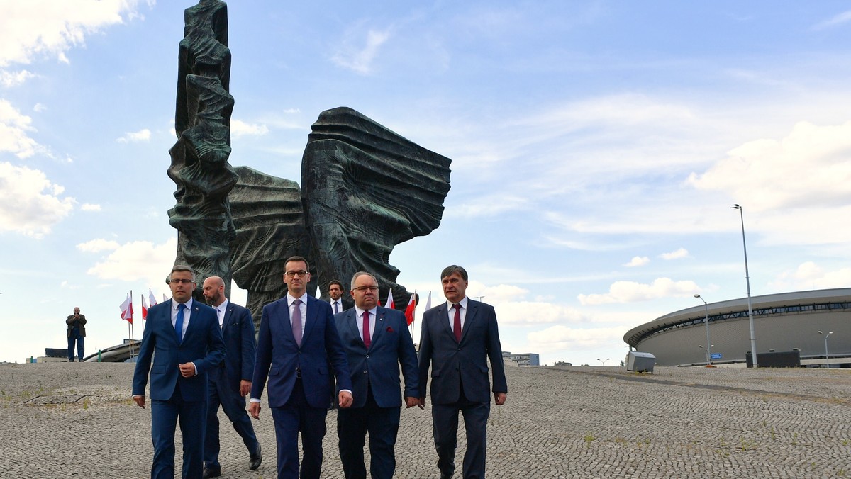 Praca ratowników górniczych jest naznaczona bohaterstwem - powiedział dziś premier Mateusz Morawiecki podczas spotkania w Centralnej Stacji Ratownictwa Górniczego w Bytomiu (woj. śląskie).