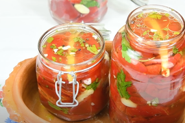 PEGLANA PAPRIKA je pravi slatkiš od zimnice: Kad se pravi cela kuća miriše i svima ide voda na usta