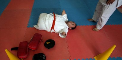 Niezwykła pasja 24-latka. Nie ma rąk i nóg, a trenuje karate