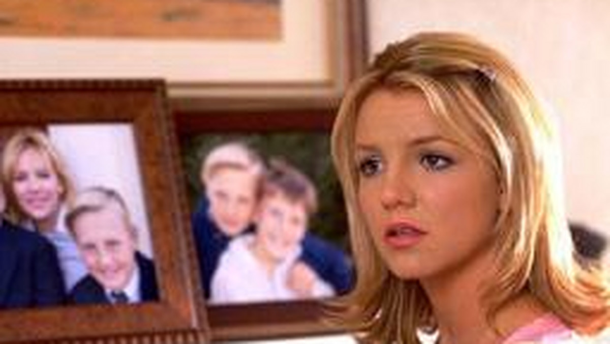 Aktorski debiut Britney Spears, film "Dogonić marzenia", został uznany przez Brytyjczyków najgorszym obrazem 2002 roku.