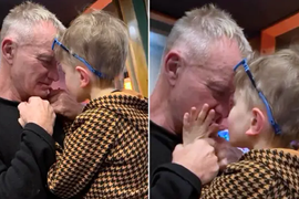 Unuk (9) slavnog Stinga ne govori, ne hoda i slabo čuje: Tri dana nakon rođenja SAMO JE POŽUTEO, lekari ne znaju UZROK - SNIMAK DEČAKA I NJEGOVOG DEKE raznežio ceo svet