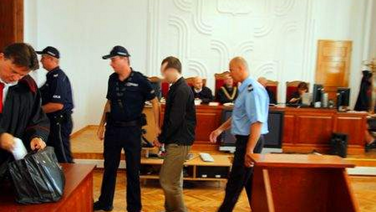We wtorek przed zielonogórskim sądem okręgowym odbyła się kolejna rozprawa w procesie dotyczącym brutalnego morderstwa, do którego doszło w Kalsku. Zabójca skatował swoją ofiarę w kurniku deską - donosi gazetalubuska.pl.