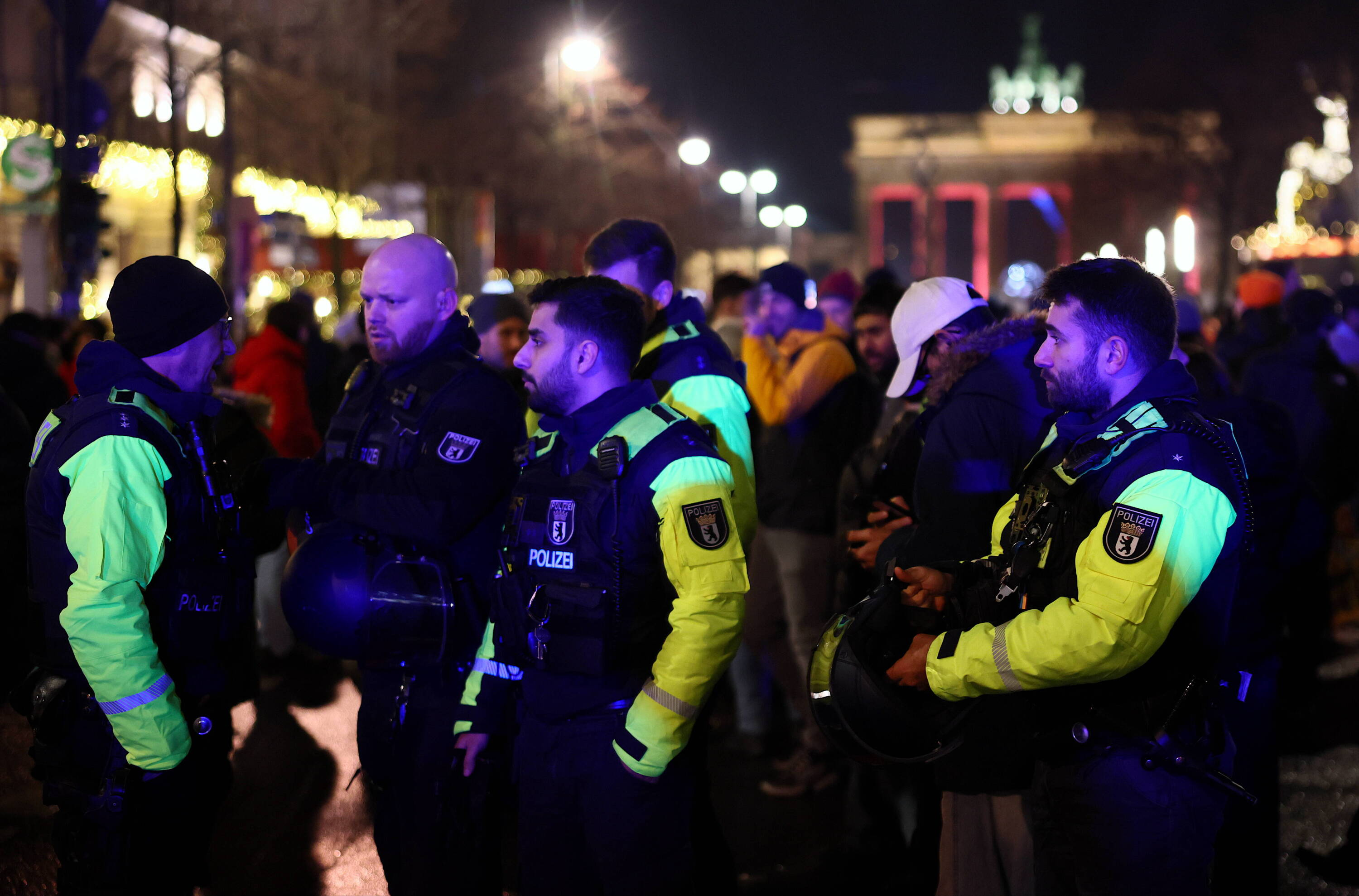 Chaos sylwestrowy w Berlinie: Ponad 400 zatrzymań i 30 rannych policjantów