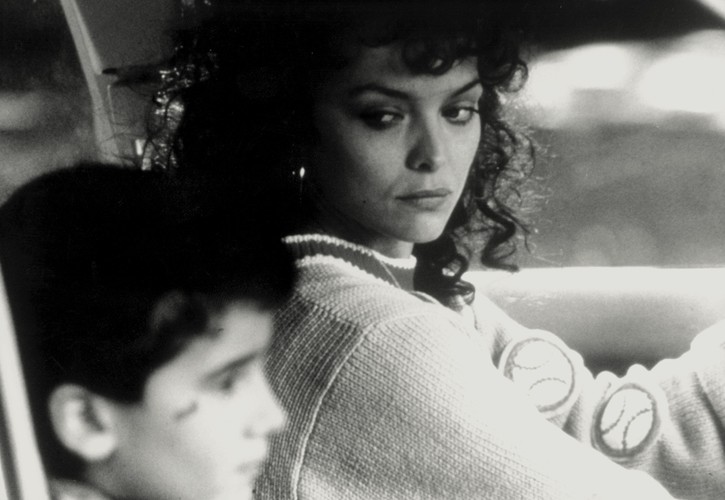 Michelle Pfeiffer w filmie 'Poślubiona mafii'