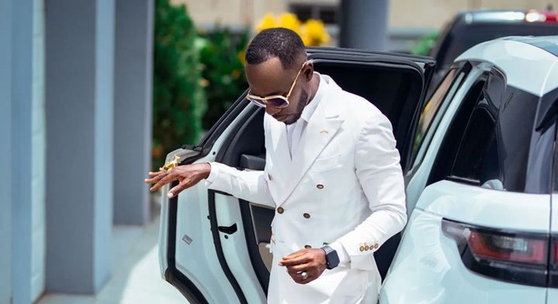 If your spouse discovers a new partner, be quiet, Okyeame Kwame advises polygamous men.