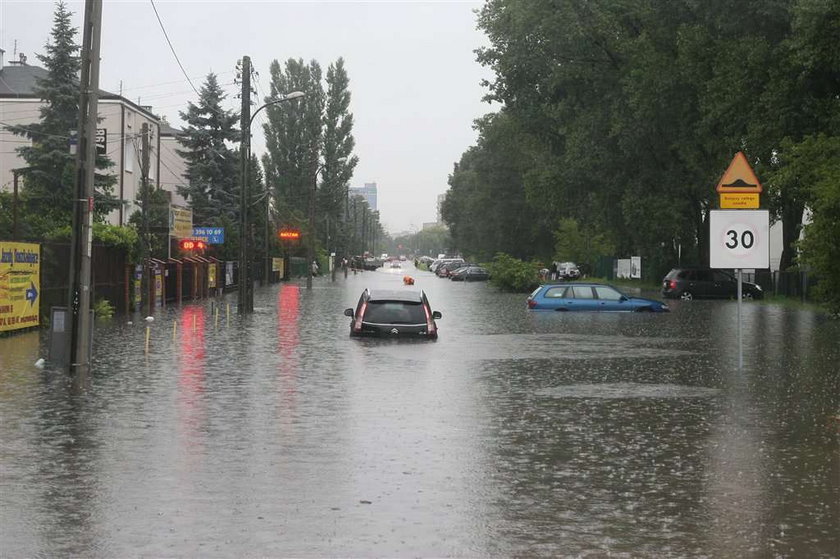 Byle ulewa musi zawsze zatopić stolicę?