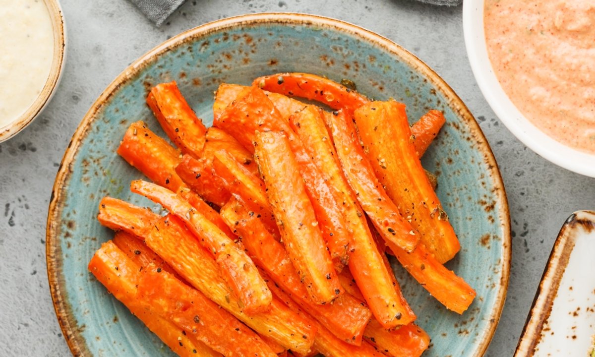 Przepis na marchewkę palce lizać! Dodaj kilka przypraw i wrzuć na patelnię