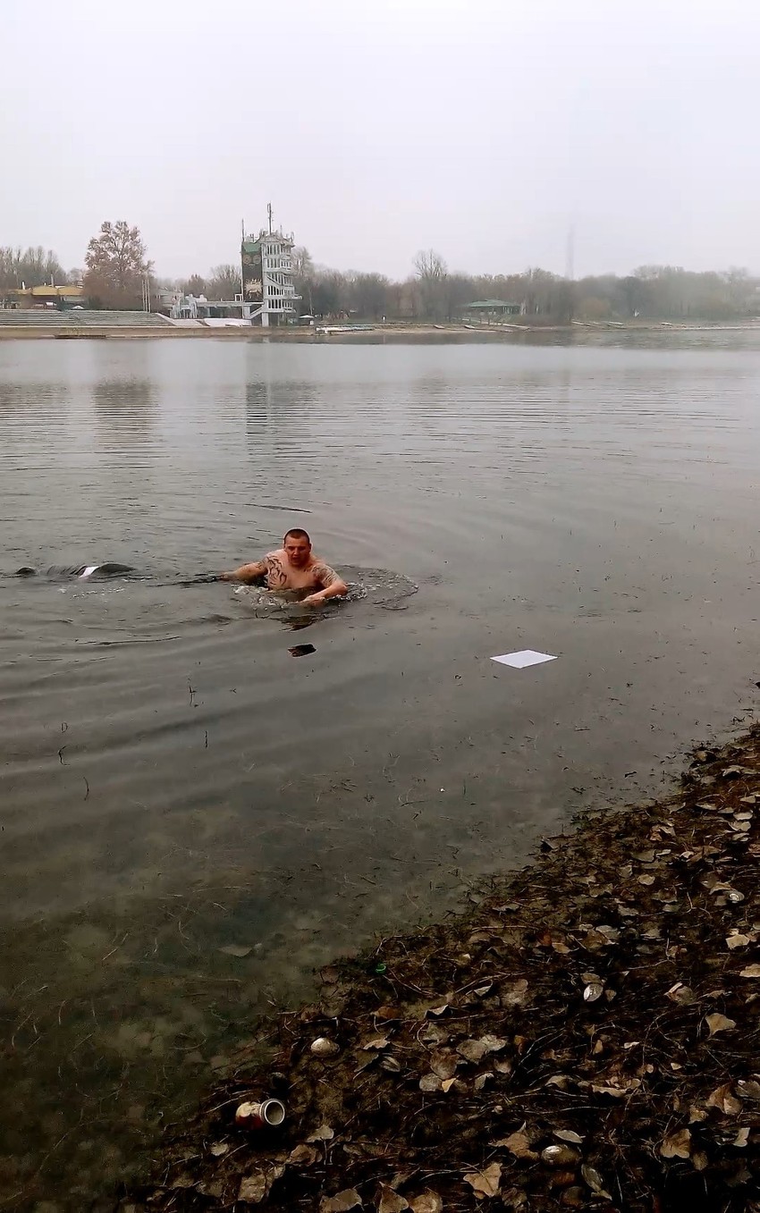 Radnik je odmah uskočio u Savsko jezero