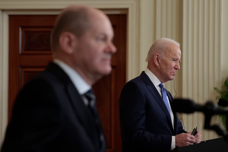 Kanclerz Niemiec Olaf Scholz i prezydent USA Joe Biden