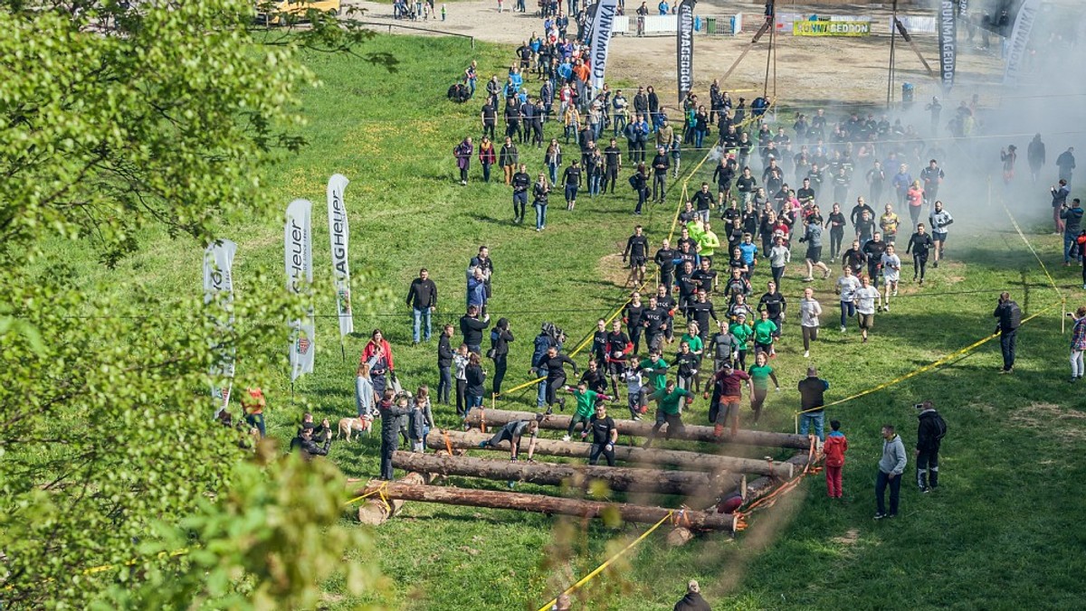 W długi majowy weekend odbył się Górski Festiwal Runmageddonu, na który z całej Polski do Myślenic zjechało prawie 3 tysiące fanów ekstremalnego biegania. W ciągu 3 dni trwania imprezy mieli do dyspozycji biegi rozgrywane w 4 formułach o różnych stopniach trudności.