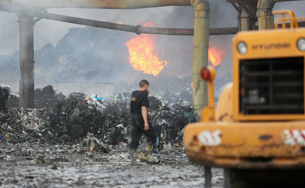 Dziesiątki gmin w Polsce są na ekologicznej bombie. Nikt nie chce jej rozbroić