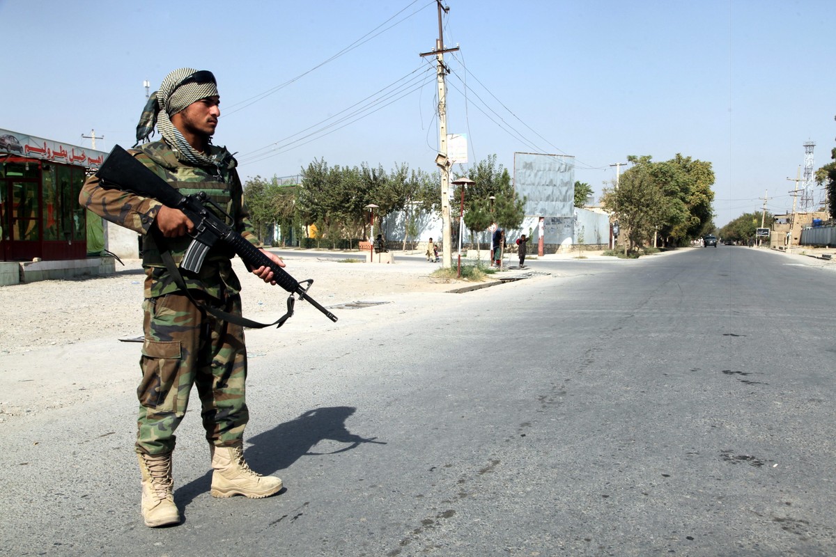 Afgański żołnierz na ulicach Kunduzu