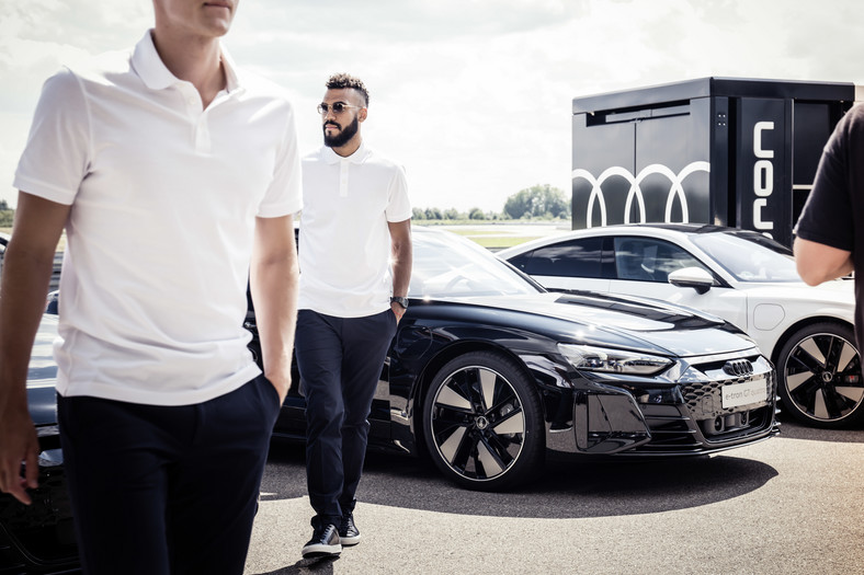 Robert Lewandowski dostał nowy samochód elektryczne Audi