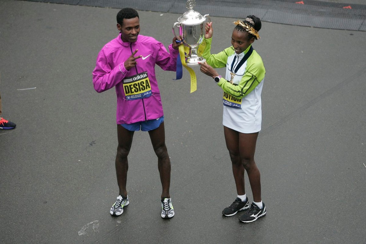 Etiopczyk Desisa i Kenijka Rotich zwycięzcami maratonu w Bostonie