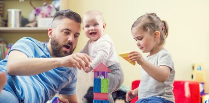 Dodatkowe 7 dni wolnego? Dłuższy tacierzyński? Na razie zapomnij! Rząd nie zdąży z przepisami