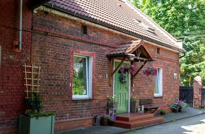 Tam, gdzie płot dzieli sąsiadów. Świat Kargula i Pawlaka w gminie Czernica